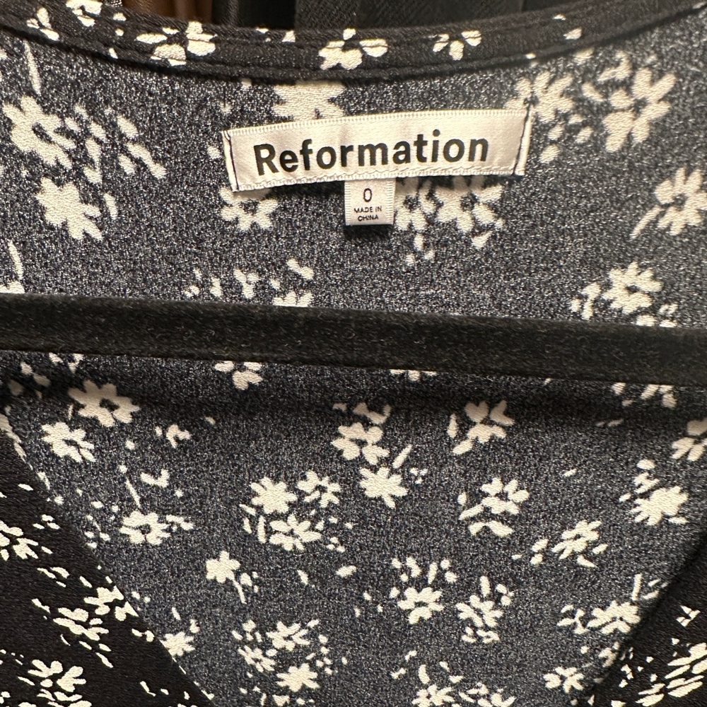 Reformation Locklin - Picture 6 of 6